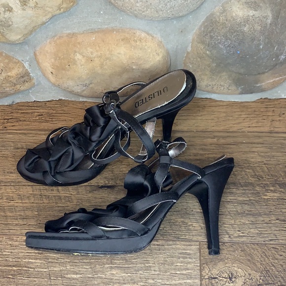 Unlisted high heel with black satin ribbon - Picture 3 of 4